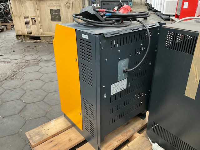 Jungheinrich slt100 acculader - afbeelding 2 van  4