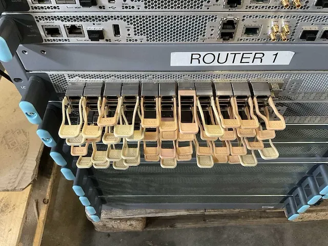 Juniper mx10008 router - afbeelding 2 van  16