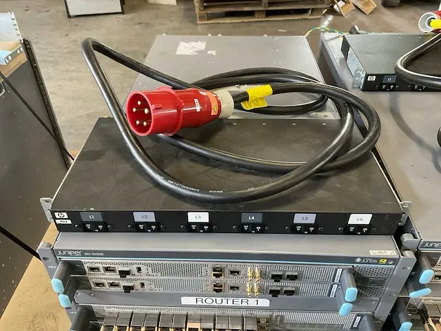 Juniper mx10008 router - afbeelding 4 van  16