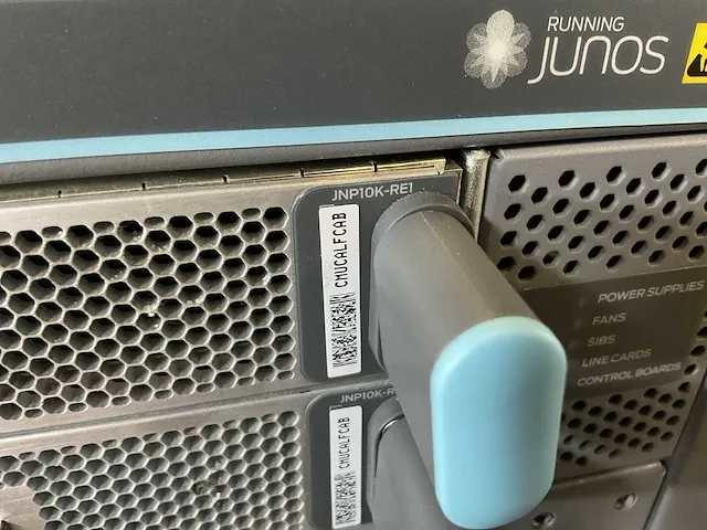 Juniper mx10008 router - afbeelding 12 van  16