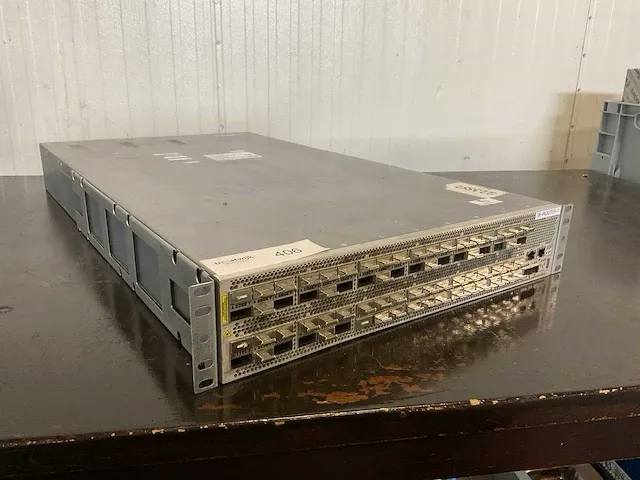 Juniper networks qfx100002-72q 2u switch - afbeelding 1 van  8