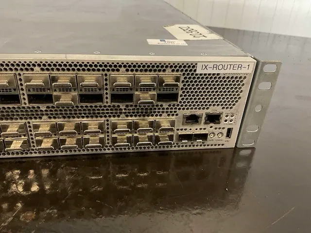 Juniper networks qfx100002-72q 2u switch - afbeelding 4 van  8