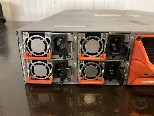 Juniper networks qfx100002-72q 2u switch - afbeelding 7 van  8