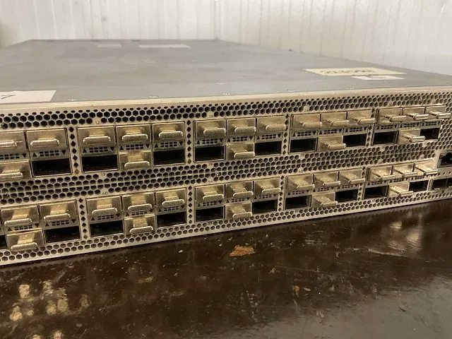 Juniper networks qfx100002-72q 2u switch - afbeelding 3 van  7