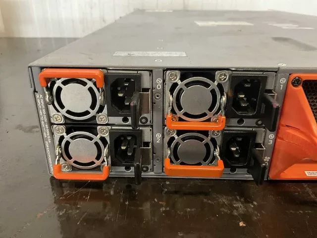 Juniper networks qfx100002-72q 2u switch - afbeelding 6 van  7
