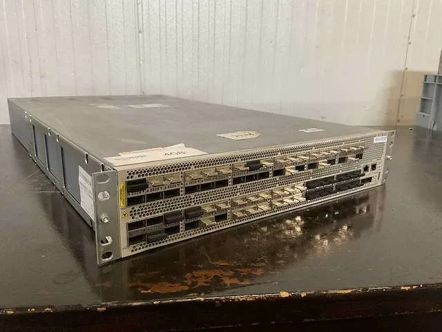 Juniper networks qfx100002-72q 2u switch - afbeelding 1 van  7