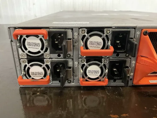 Juniper networks qfx100002-72q 2u switch - afbeelding 6 van  7