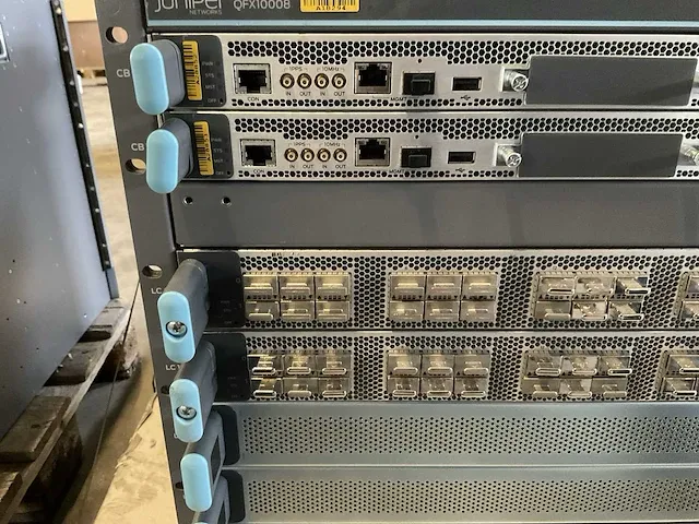 Juniper qfx10008 core switch - afbeelding 8 van  12