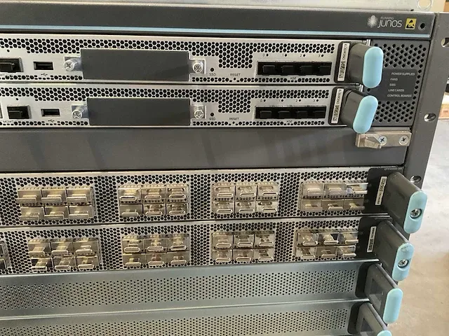 Juniper qfx10008 core switch - afbeelding 9 van  12
