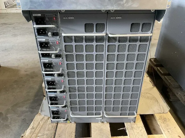 Juniper qfx10008 core switch - afbeelding 12 van  12