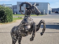 Junk-art - tuinbeeld bok - afbeelding 3 van  9