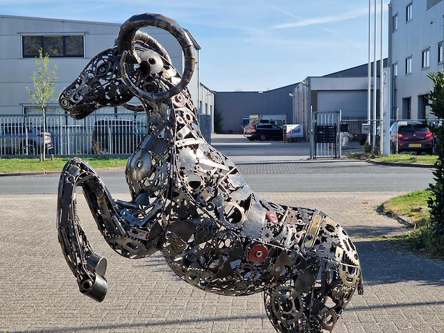 Junk-art - tuinbeeld bok - afbeelding 9 van  9