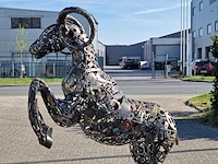 Junk-art - tuinbeeld bok - afbeelding 9 van  9