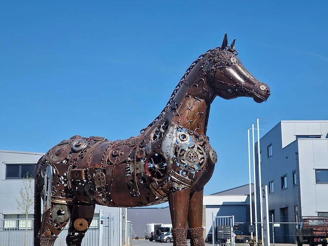 Junk-art tuinbeeld paard - afbeelding 2 van  9