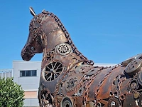 Junk-art tuinbeeld paard - afbeelding 3 van  9
