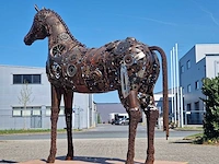 Junk-art tuinbeeld paard - afbeelding 7 van  9