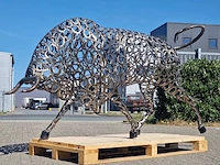 Junk-art tuinbeeld stier - afbeelding 1 van  7