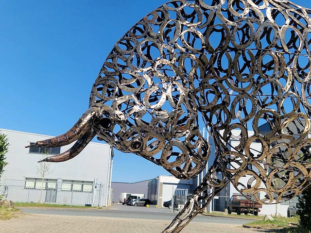 Junk-art tuinbeeld stier - afbeelding 4 van  7