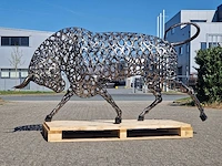 Junk-art tuinbeeld stier - afbeelding 5 van  7