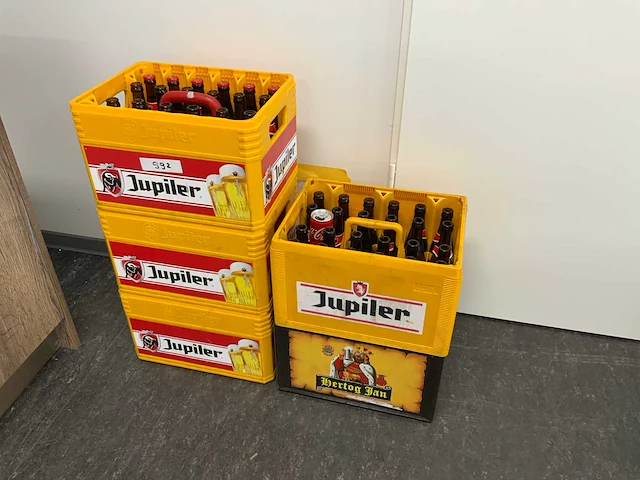 Jupiler / hertog jan bier en statiegeld kratten - afbeelding 1 van  4