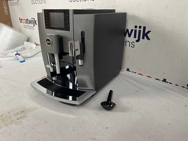 Jura - e8 dark inox (ec) - volautomatische espressomachine - afbeelding 2 van  2