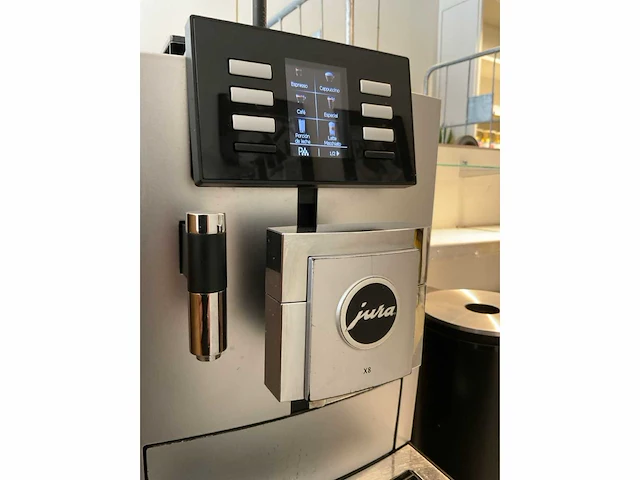 Jura x8 koffiemachine met melkopschuimer - afbeelding 4 van  11