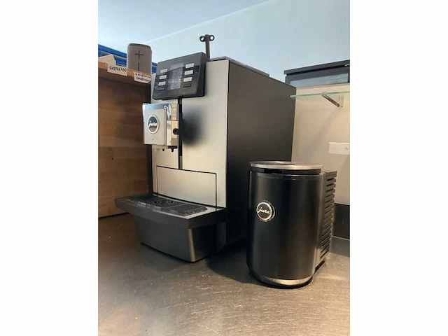 Jura x8 koffiemachine met melkopschuimer - afbeelding 6 van  11