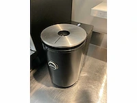 Jura x8 koffiemachine met melkopschuimer - afbeelding 7 van  11