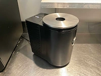 Jura x8 koffiemachine met melkopschuimer - afbeelding 9 van  11