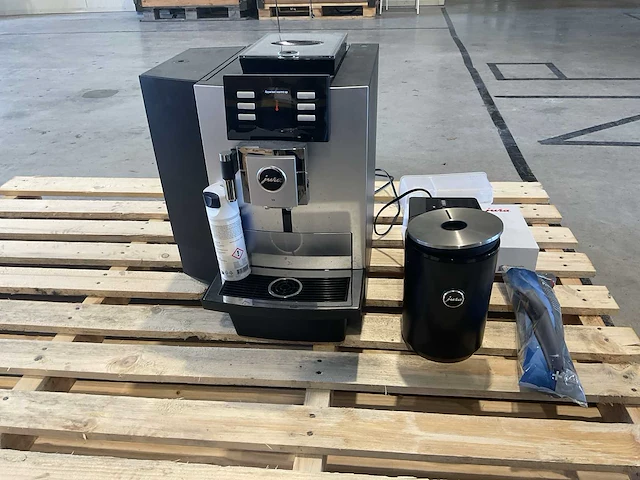 Jura x8 volautomatische koffiemachine - afbeelding 1 van  11