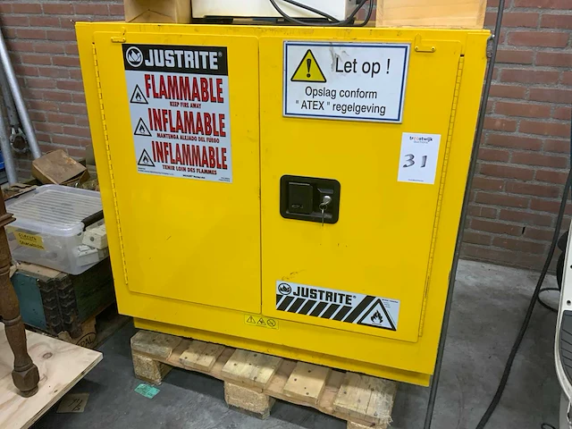 Justrite veiligheidskast - afbeelding 1 van  2
