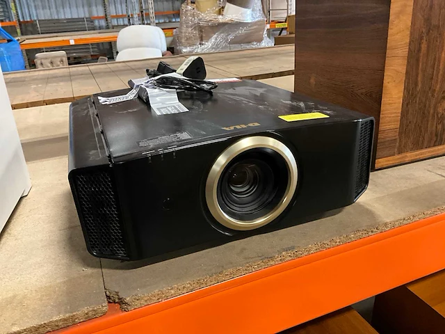 Jvc dla rs400e beamer met projectiescherm - afbeelding 10 van  10