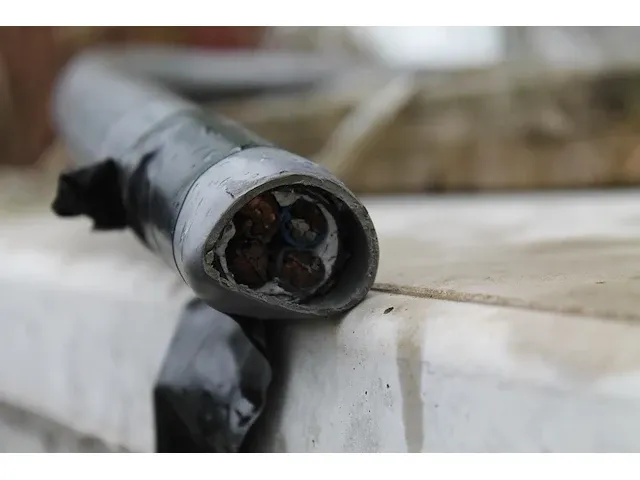 Kabel op haspel, aangebroken, type vg-ymvkas dca 4x 35qmm. vermoedelijk 150 meter. - afbeelding 2 van  2