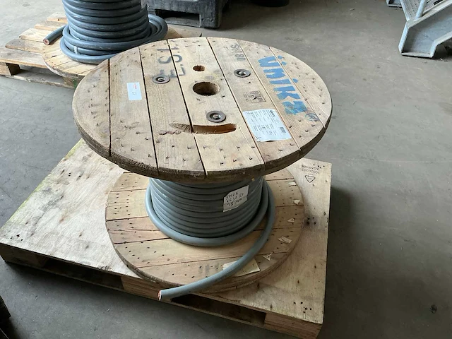 Kabel op haspel - afbeelding 2 van  4