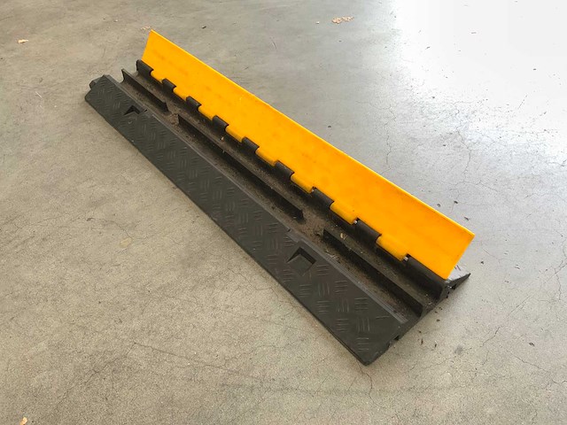 Kabelbrug met klep en 2 kanalen 1000x250x45mm (20x) - afbeelding 3 van  7