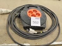 Kabelhaspel met 4 x 230 v en verlengsnoer. - afbeelding 1 van  1