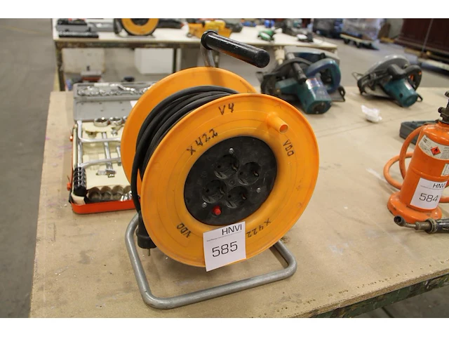 Kabelhaspel met 4 x 230 v. - afbeelding 1 van  1