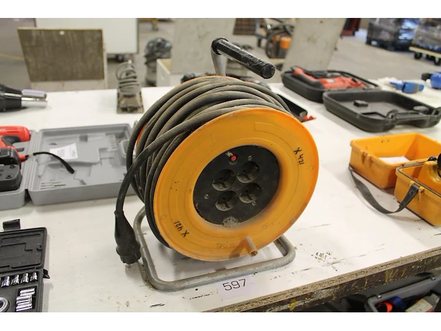 Kabelhaspel met 4 x 230 v. - afbeelding 1 van  1