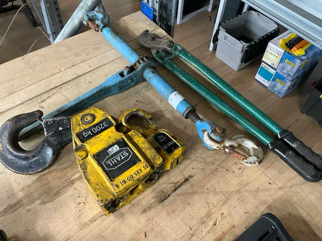 Kabelsnijtang, hijsogen en spanner - afbeelding 1 van  4