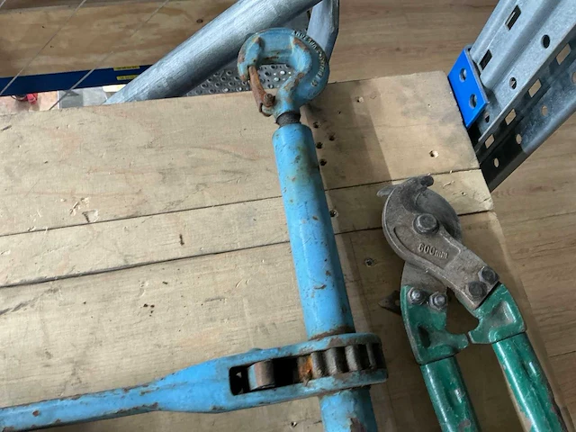 Kabelsnijtang, hijsogen en spanner - afbeelding 3 van  4