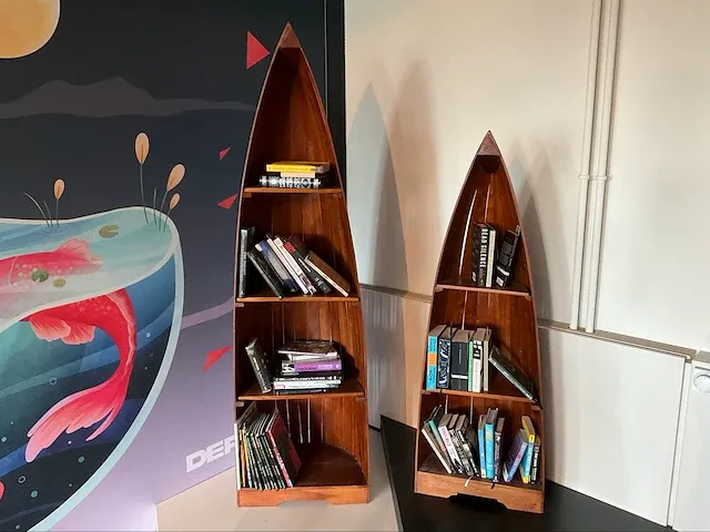 Kajak design boekenkast 190x54x35cm - afbeelding 1 van  9