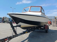 Kajuit boot met buitenboord motor en trailer - afbeelding 2 van  55