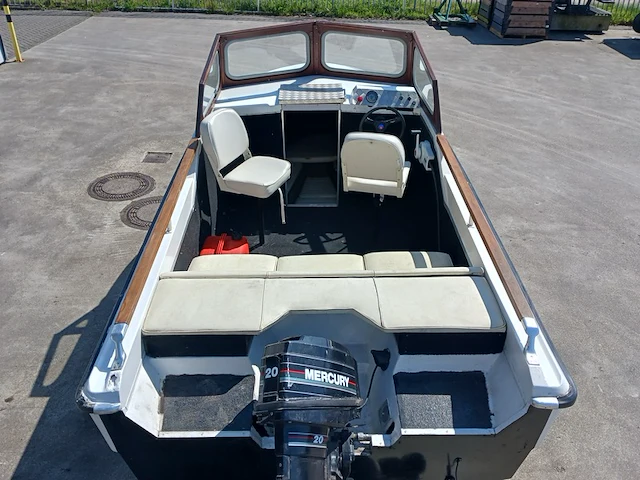 Kajuit boot met buitenboord motor en trailer - afbeelding 5 van  55