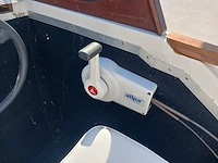 Kajuit boot met buitenboord motor en trailer - afbeelding 7 van  55