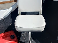 Kajuit boot met buitenboord motor en trailer - afbeelding 8 van  55