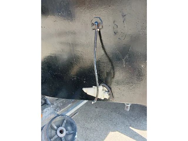 Kajuit boot met buitenboord motor en trailer - afbeelding 20 van  55