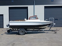 Kajuit boot met buitenboord motor en trailer - afbeelding 12 van  55