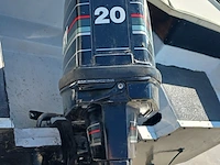 Kajuit boot met buitenboord motor en trailer - afbeelding 26 van  55
