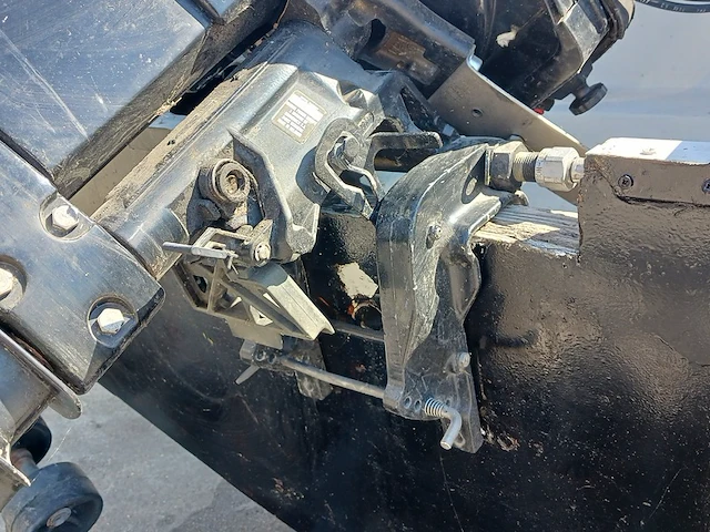 Kajuit boot met buitenboord motor en trailer - afbeelding 27 van  55