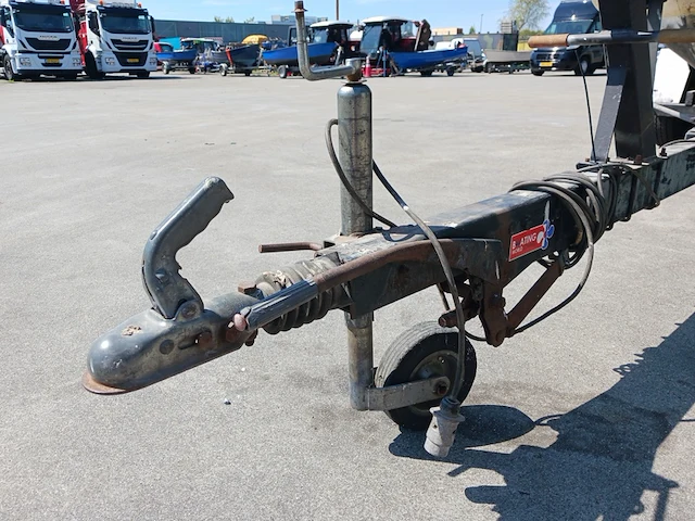 Kajuit boot met buitenboord motor en trailer - afbeelding 33 van  55